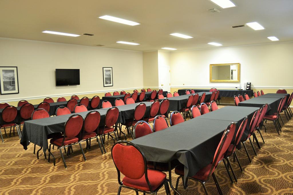 Ashmore Inn And Suites Лъбък Екстериор снимка