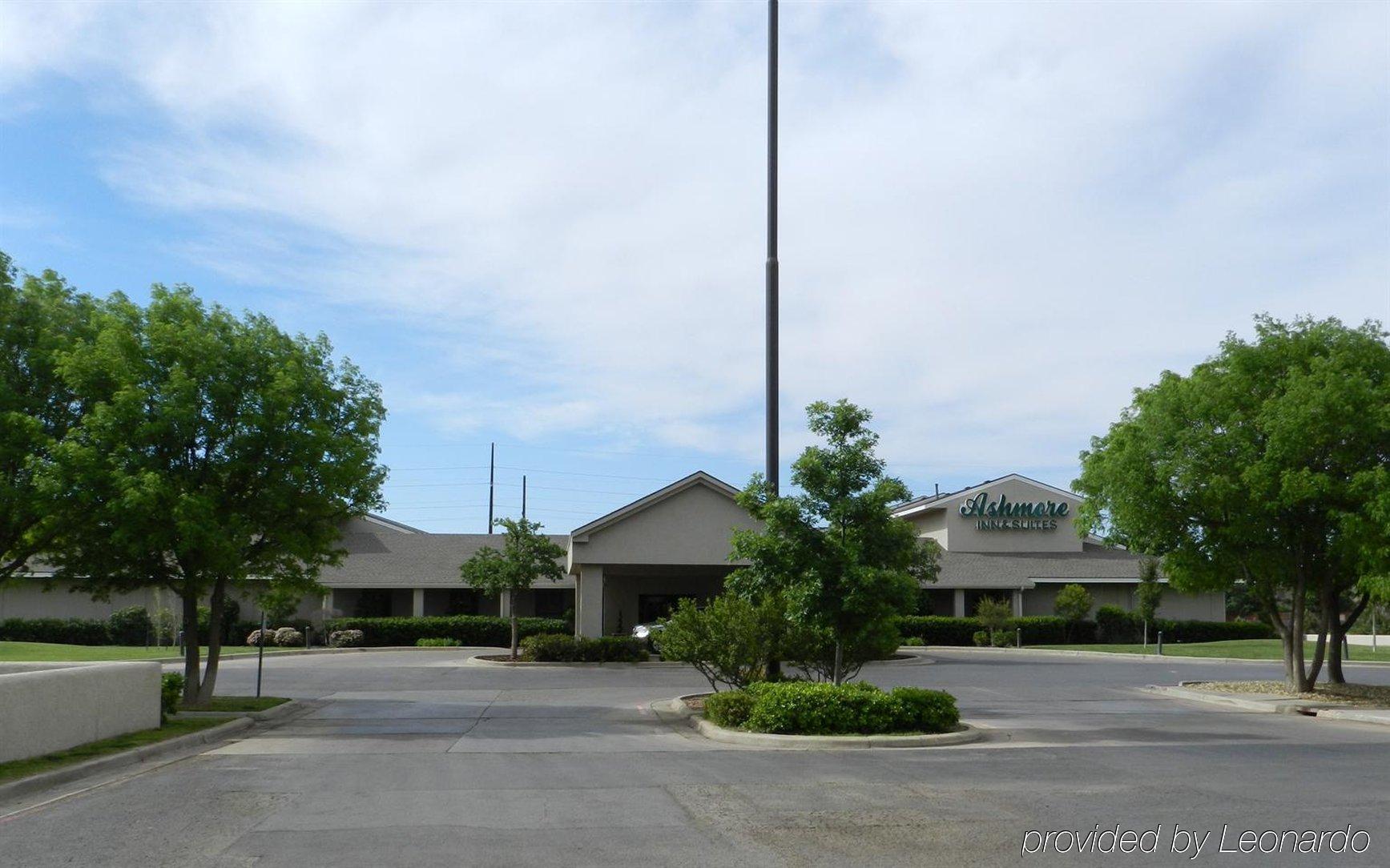 Ashmore Inn And Suites Лъбък Екстериор снимка