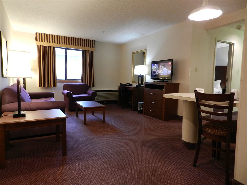 Ashmore Inn And Suites Лъбък Екстериор снимка