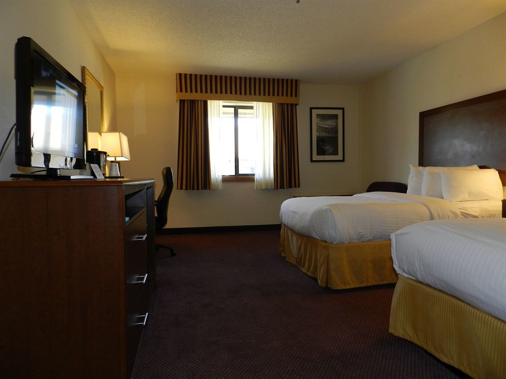 Ashmore Inn And Suites Лъбък Екстериор снимка