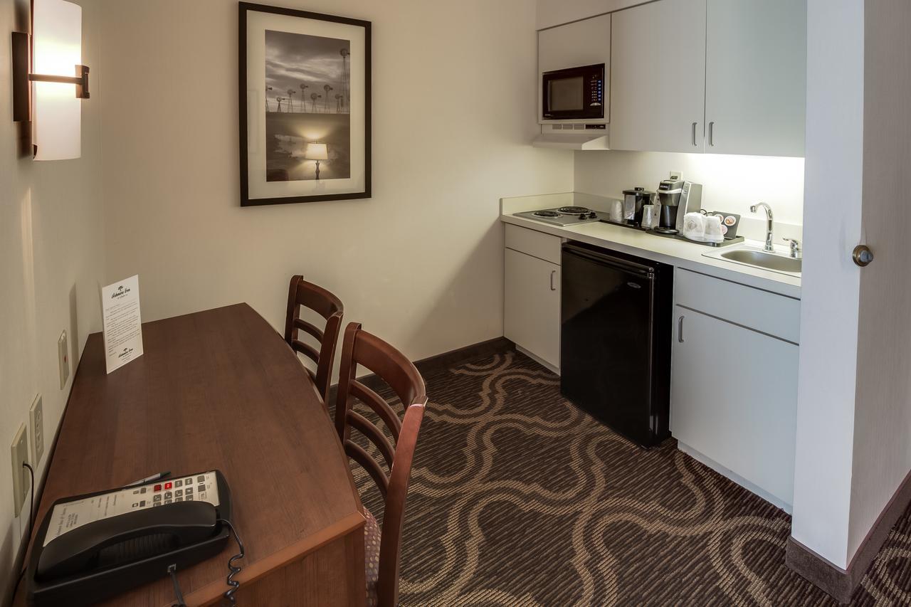 Ashmore Inn And Suites Лъбък Екстериор снимка