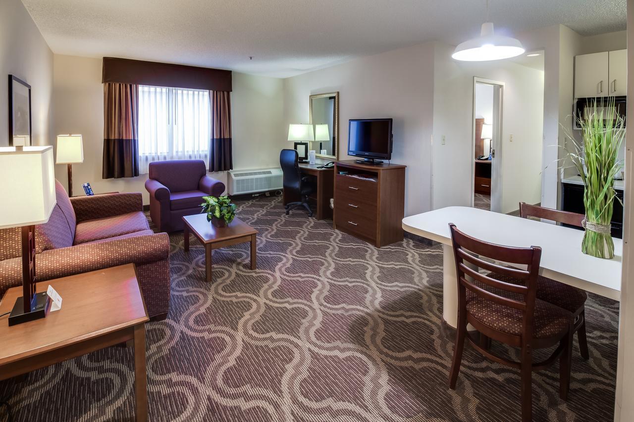 Ashmore Inn And Suites Лъбък Екстериор снимка