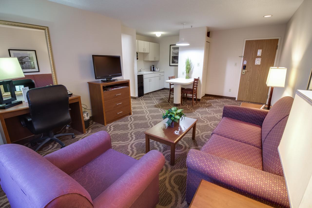 Ashmore Inn And Suites Лъбък Екстериор снимка