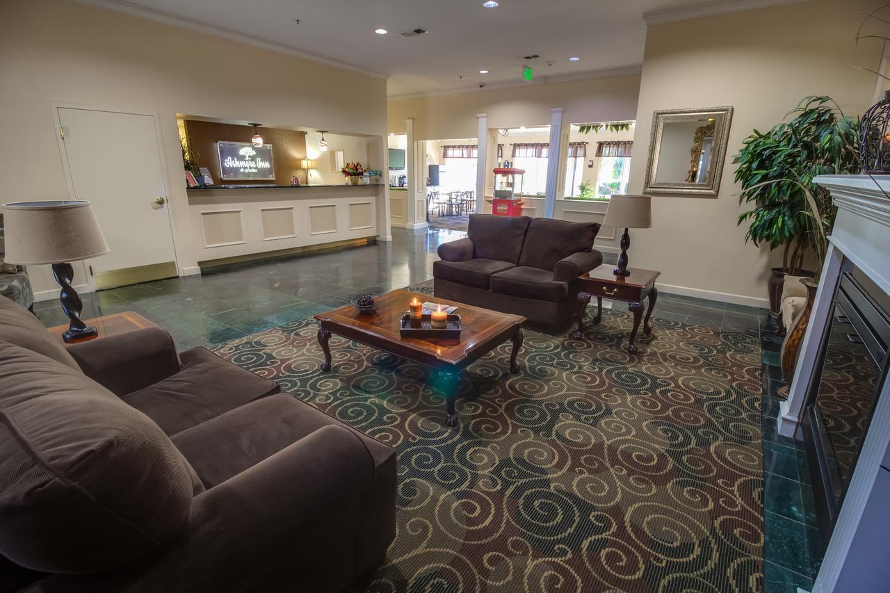 Ashmore Inn And Suites Лъбък Екстериор снимка