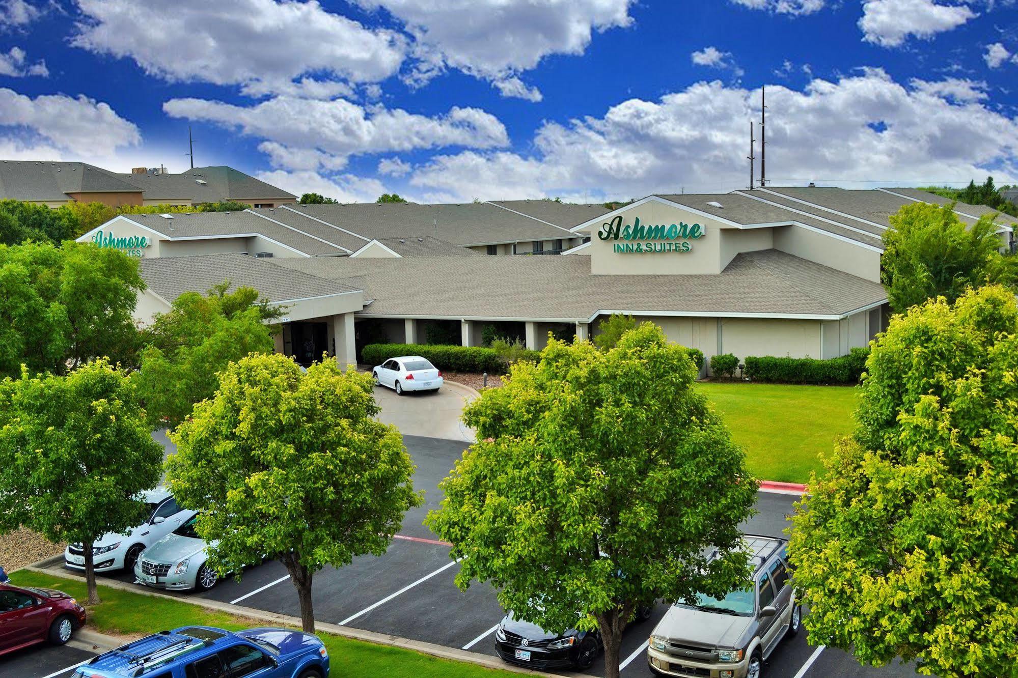 Ashmore Inn And Suites Лъбък Екстериор снимка