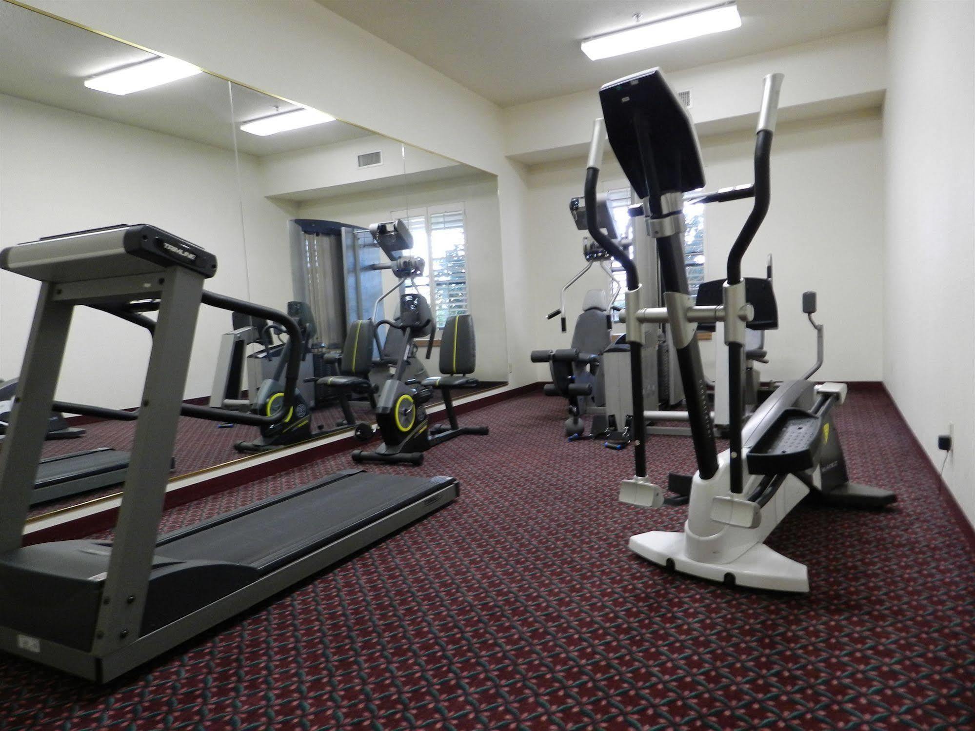Ashmore Inn And Suites Лъбък Екстериор снимка