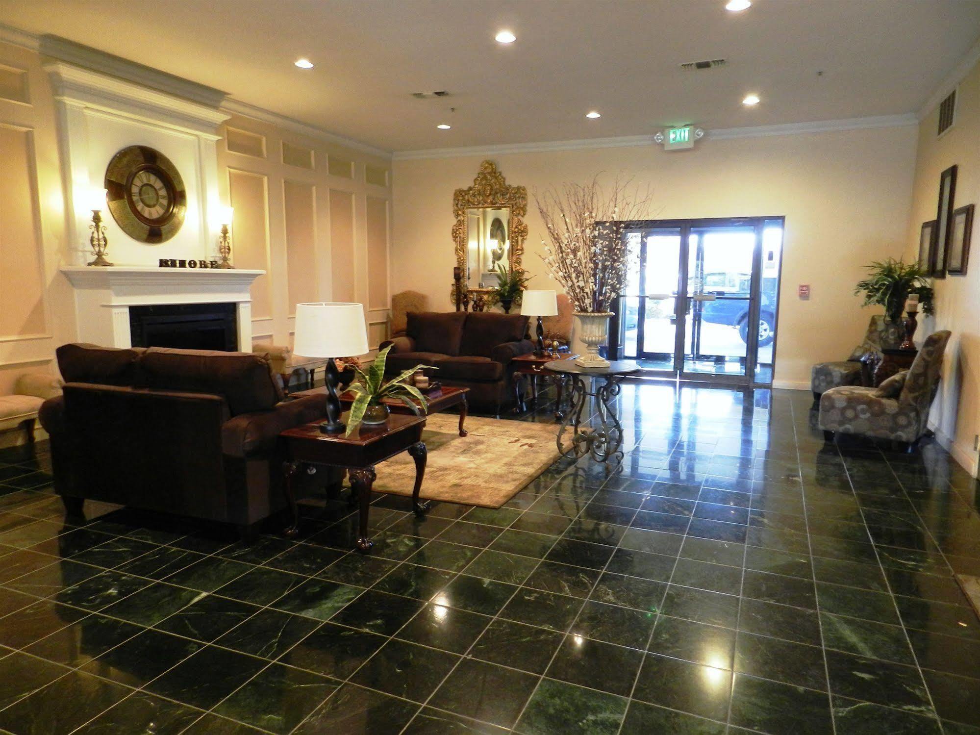 Ashmore Inn And Suites Лъбък Екстериор снимка