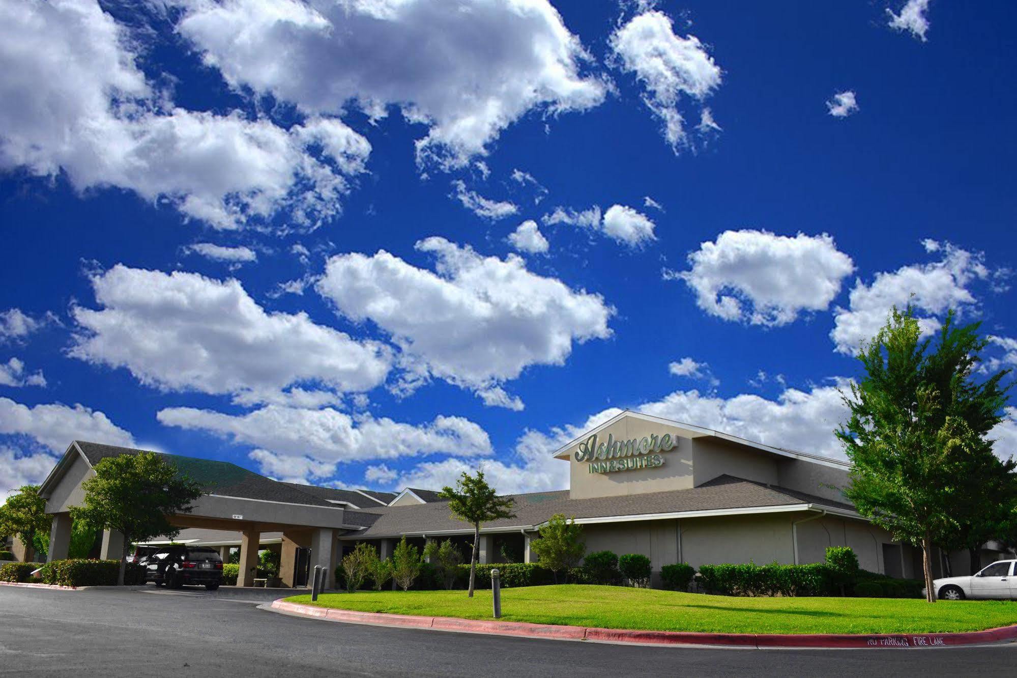 Ashmore Inn And Suites Лъбък Екстериор снимка