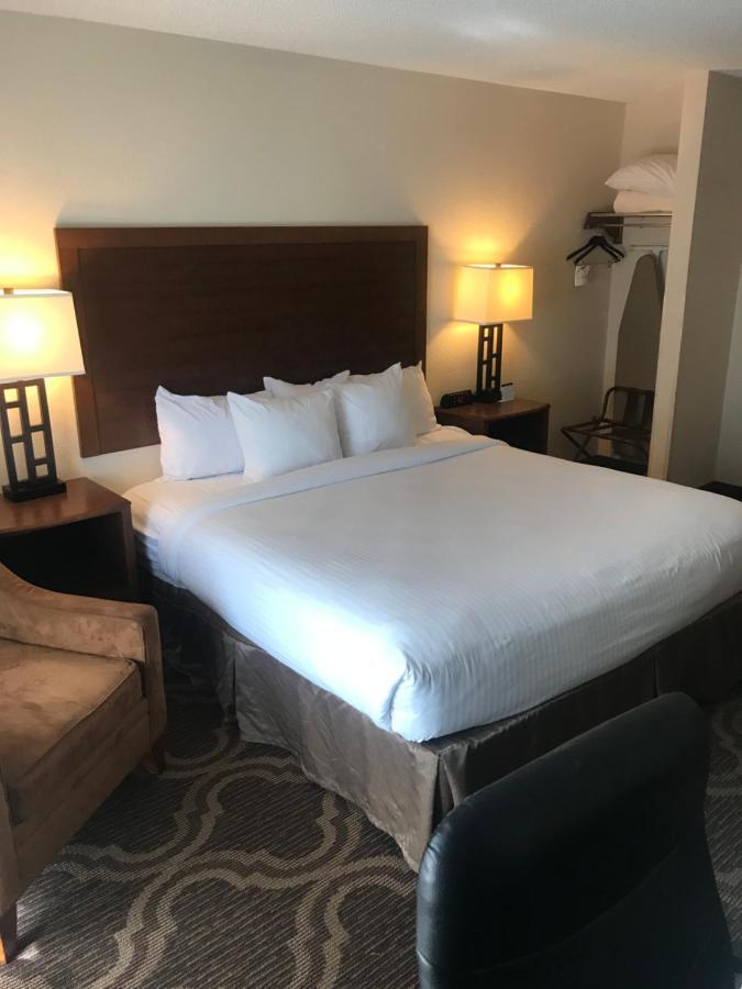 Ashmore Inn And Suites Лъбък Екстериор снимка